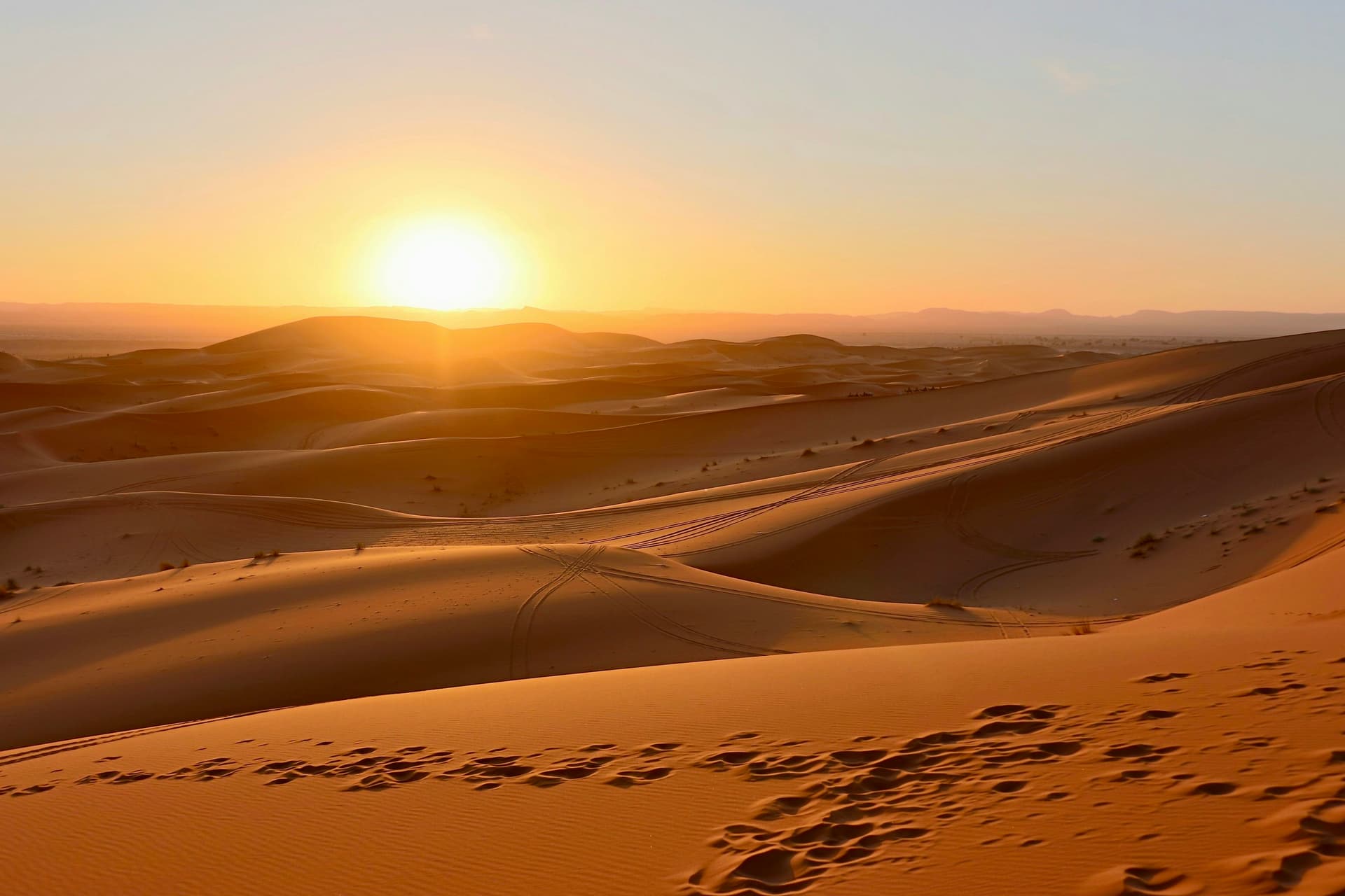 Sunrise over the Sahara dunes